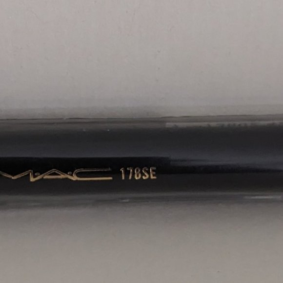 MAC 178SE Duo Fibre Angled Face Brush - Picture 2 of 2